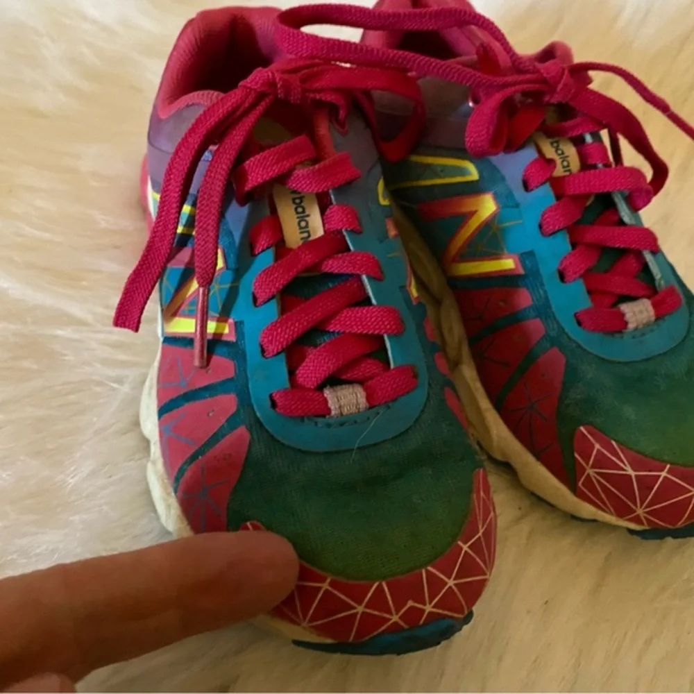 New Balance Shoes Girls‎ Size 11 Lace Up Sneaker’s Pink-Blue Has Some Stains